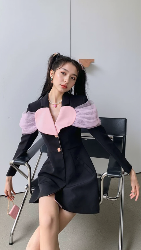 SCHWARZES JACKENKLEID MIT HERZDEKOR