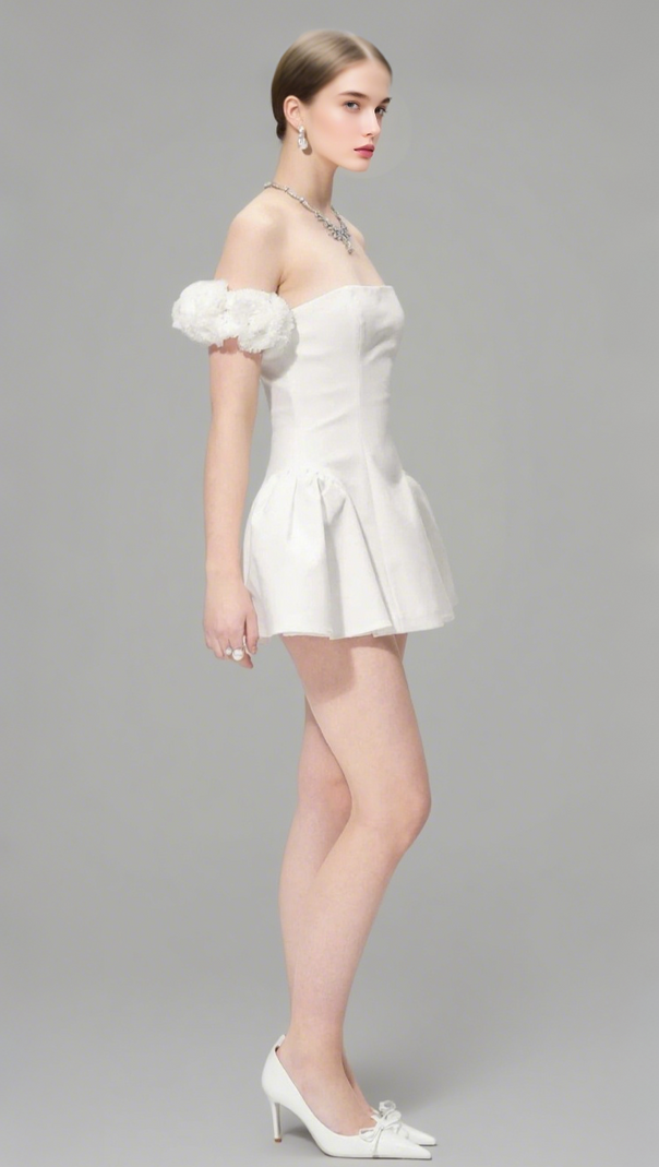 AIIZIE SHERRY FLOWER STRAPLESS PUFFY MINI DRESS IN WHITE - product image