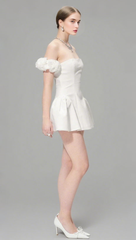 SHERRY FLOWER STRAPLESS PUFFY MINI DRESS IN WHITE