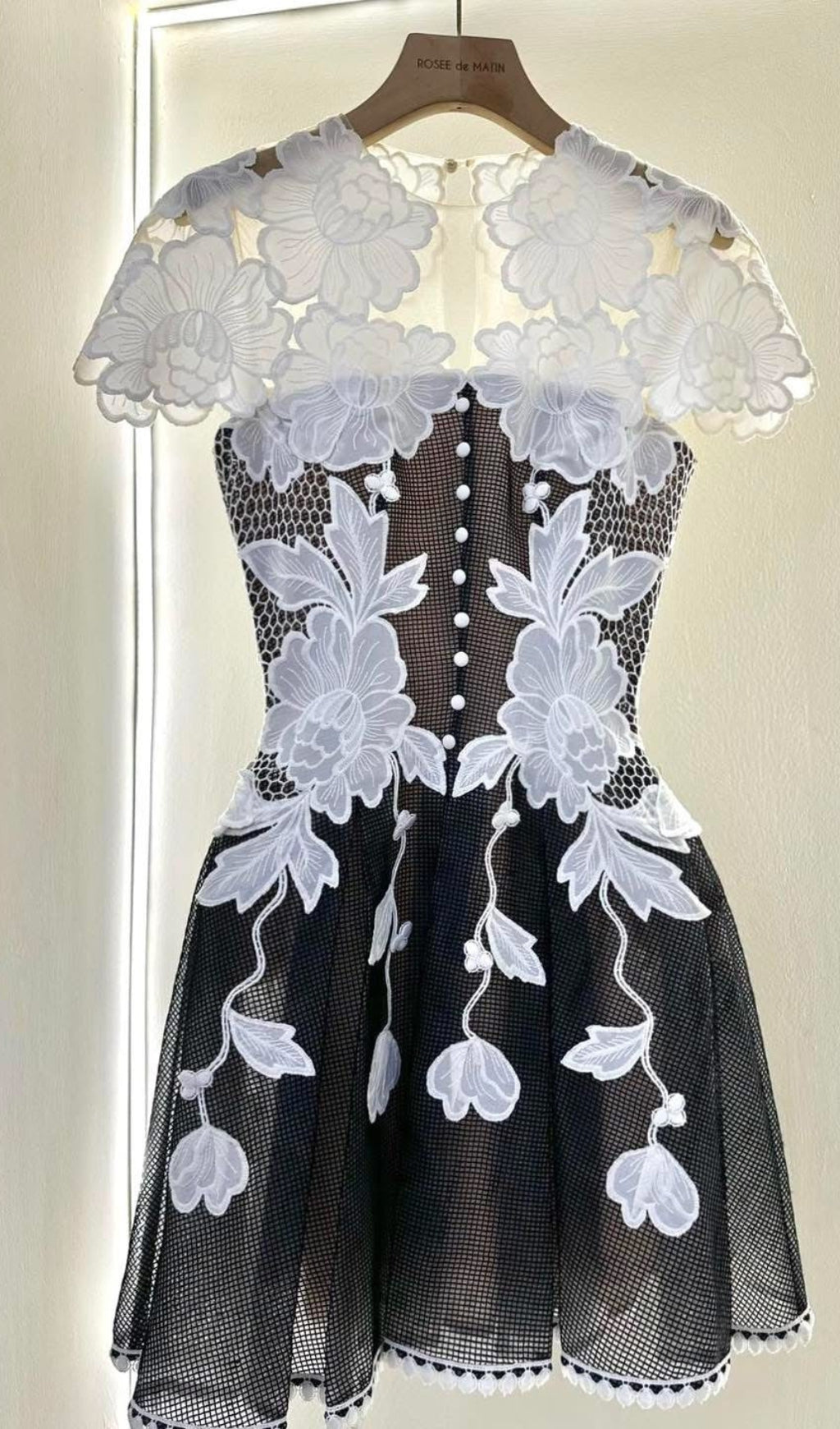 BLACK-WHITE LACE FLOWER EMBELLISHED MINI DRESS