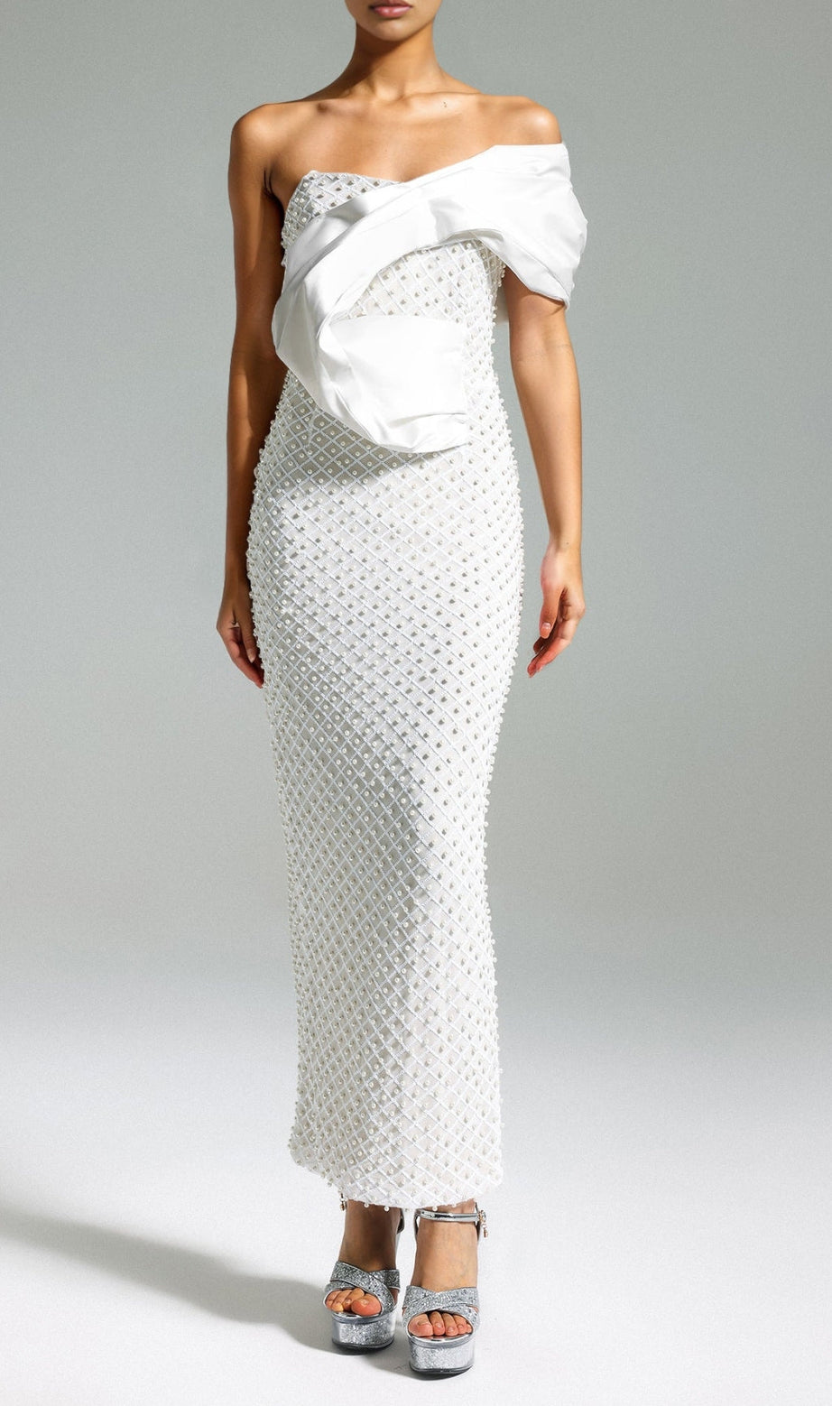 PERLENVERZIERTES OFF-SHOULDER-MIDIKLEID