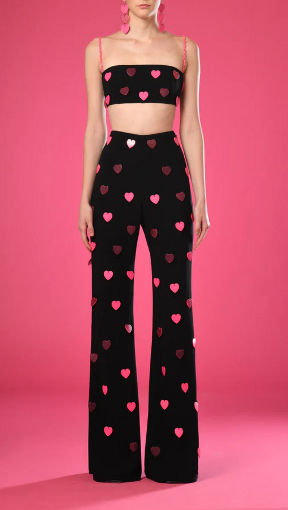 Rosa Oberteil und Hose mit Herzen