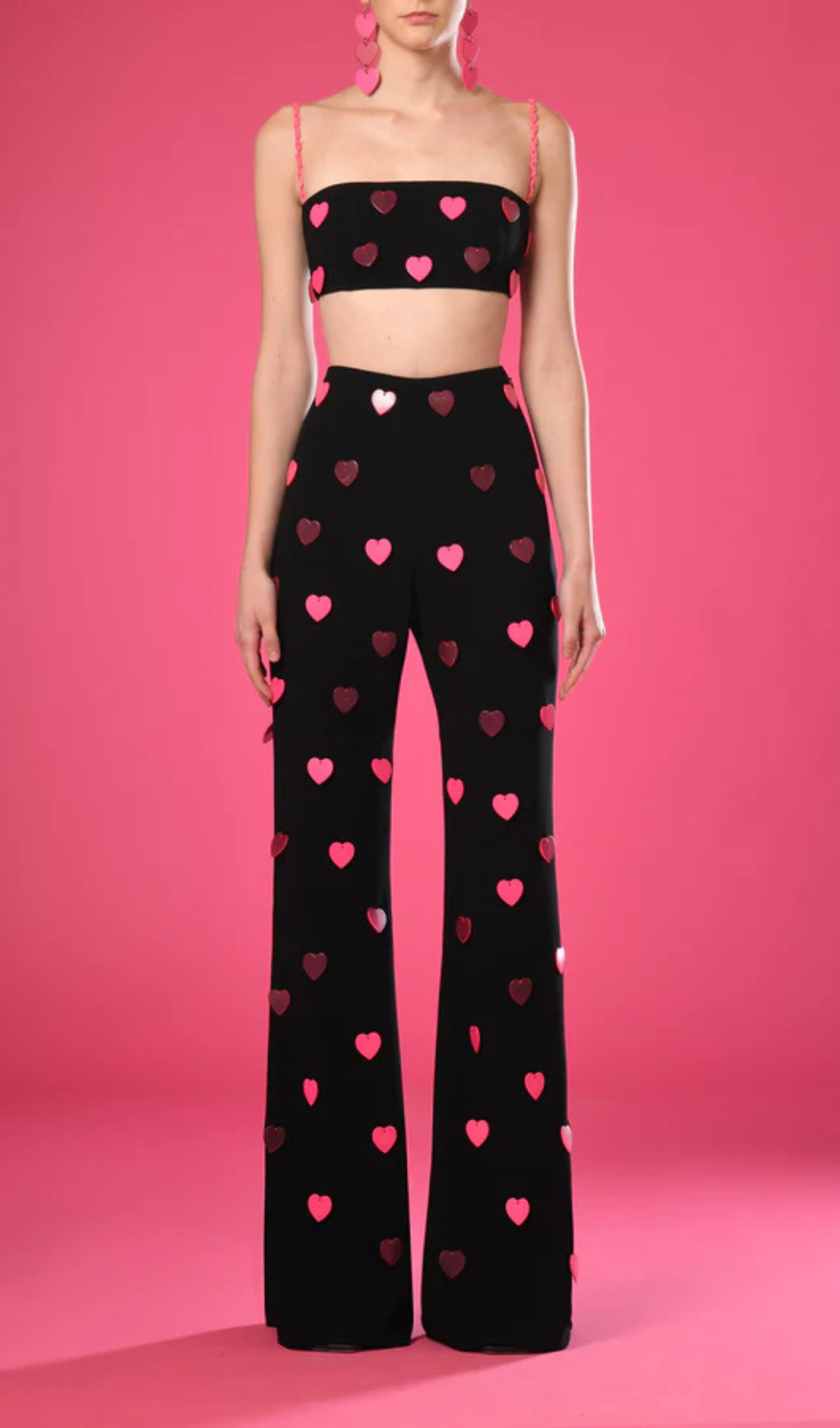 Rosa Oberteil und Hose mit Herzen