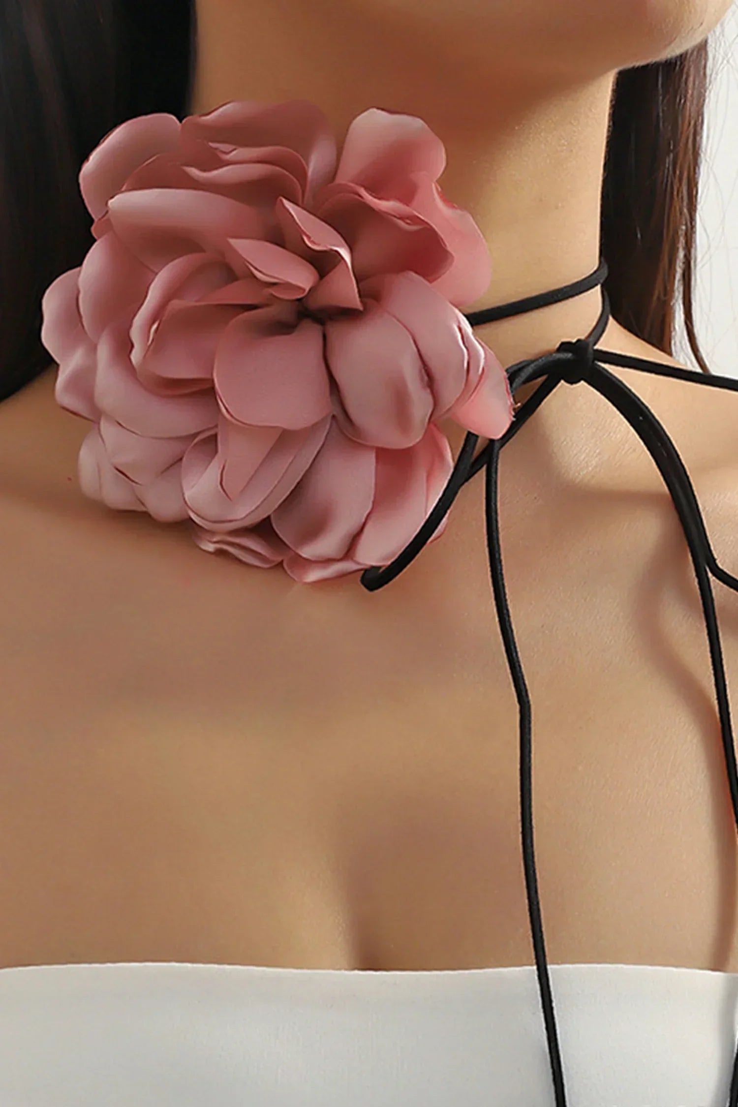 Brinny – Übergroßes Halsband mit Blumenmuster und Halskette