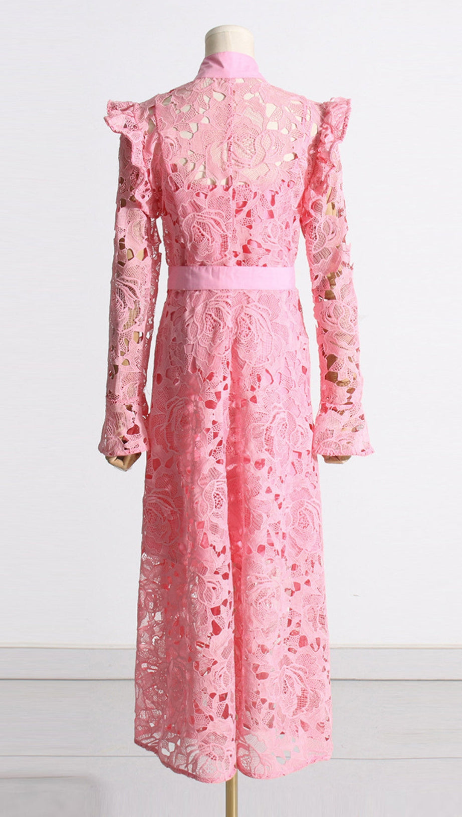 LACE BUTTERFLY SLEEVE MIDI DRESS IN PINK