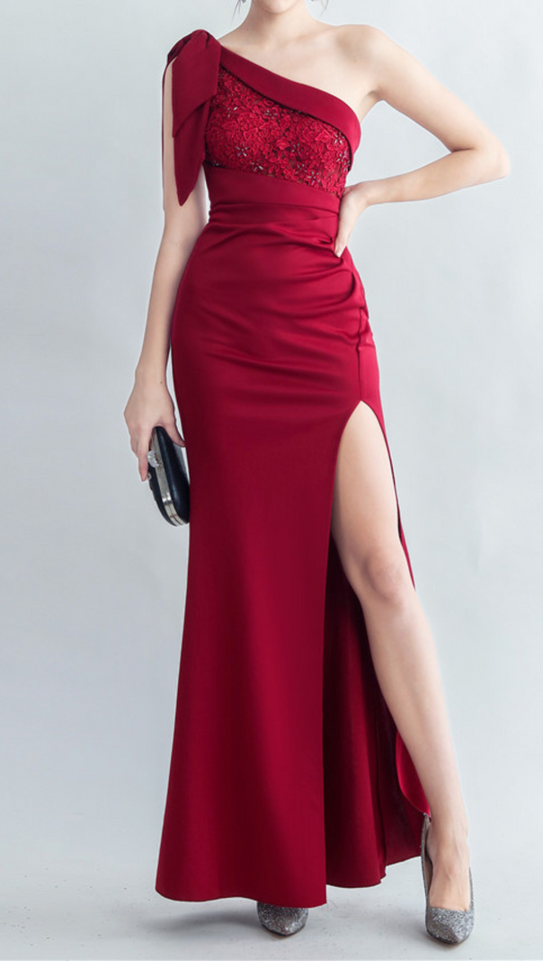 AIIZIE ONE-SHOULDER EMBROIDERY HIGH SLIT DRESS IN RED - product image