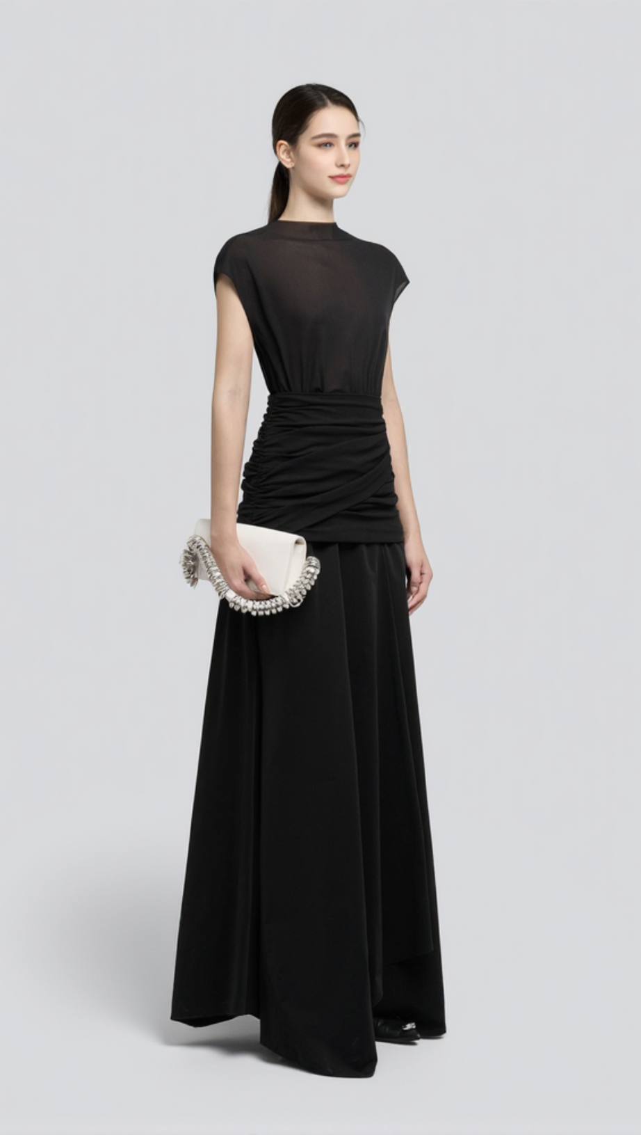 ABITO MIDI NERO CON PIEGHE INCROCIATE IN VITA E ORLO ASIMMETRICO