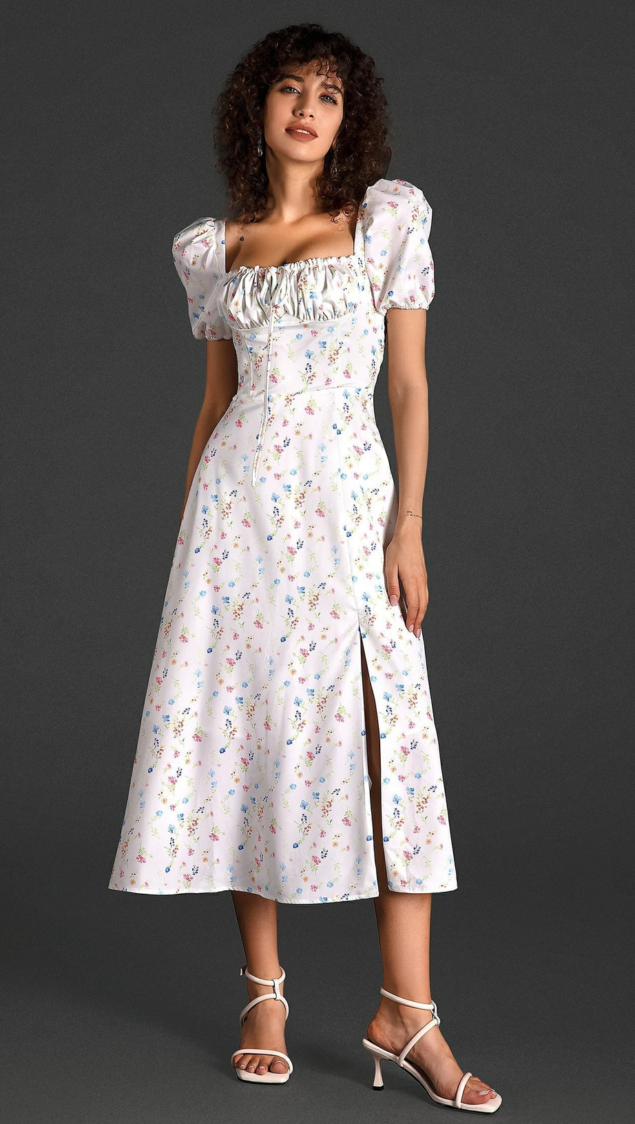 Diann – Geblümtes Kleid mit seitlichem Schlitz und Puffärmeln