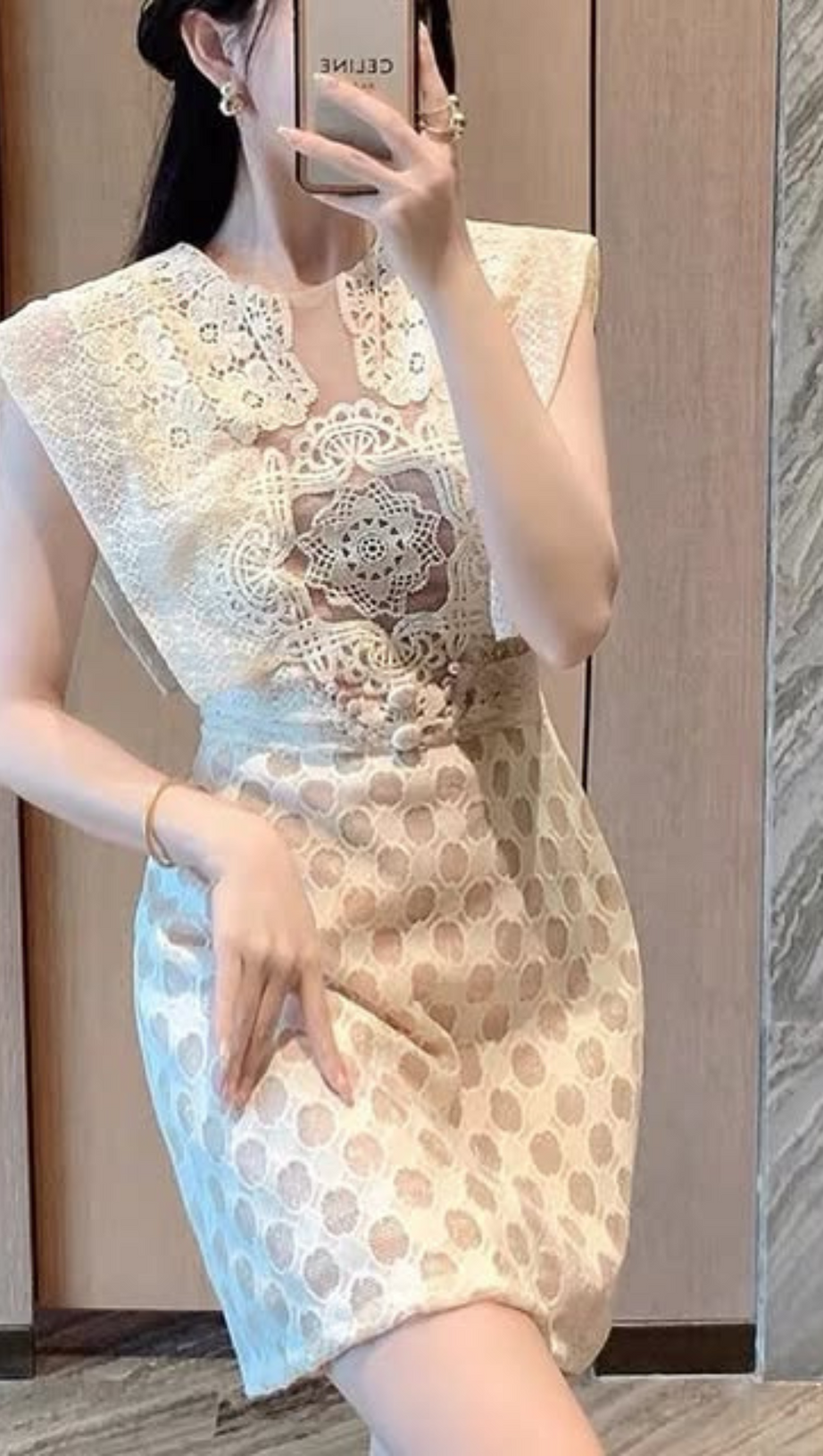 MINIKLEID MIT STICKEREI UND CUTOUTS IN APRICOT