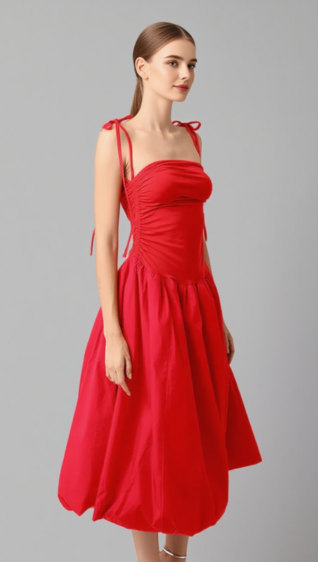 Fließendes Neckholder-Midikleid mit Rüschen in Rot