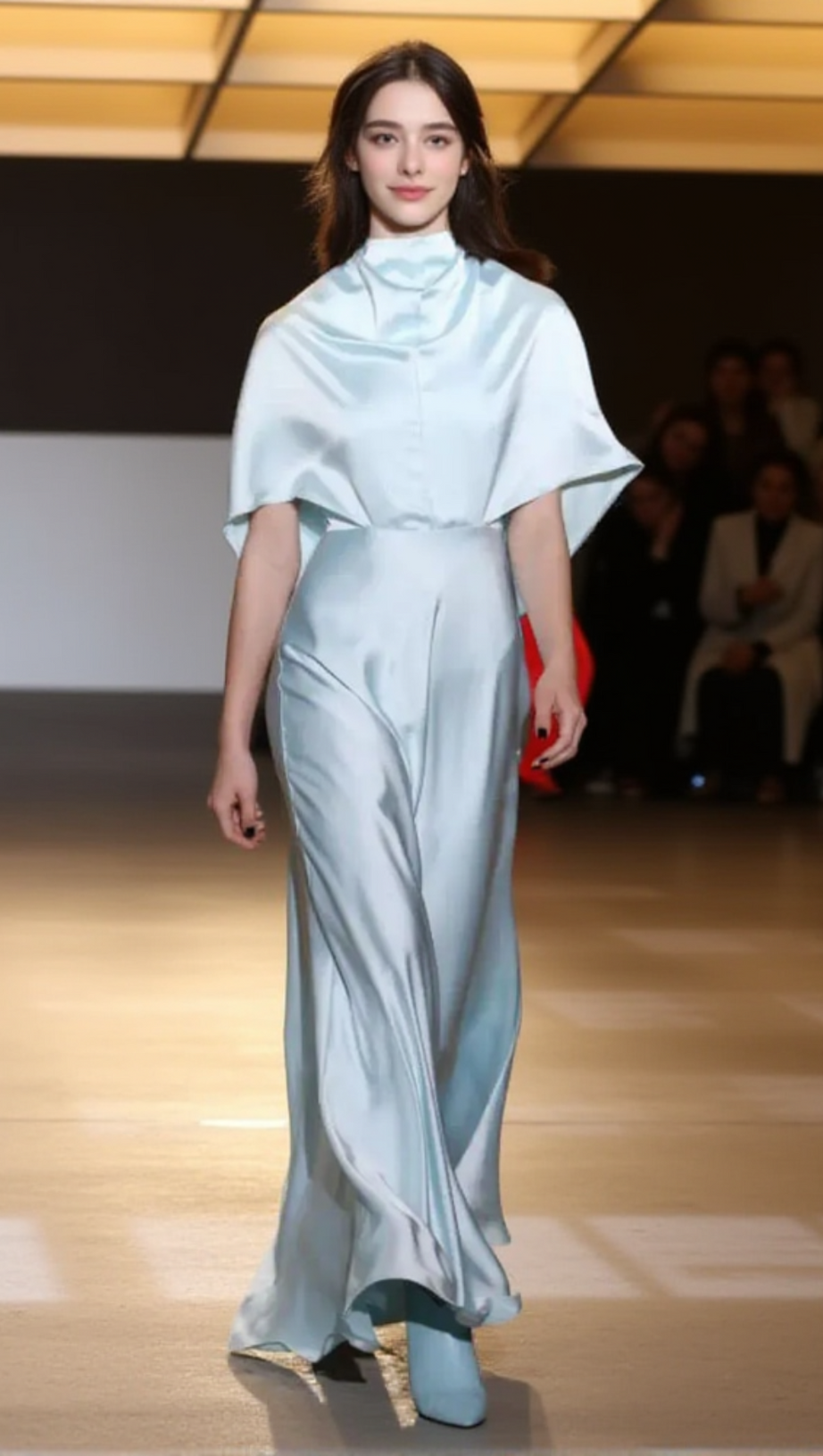 Maxikleid aus glänzendem Seidentwill-Satin in Blassblau