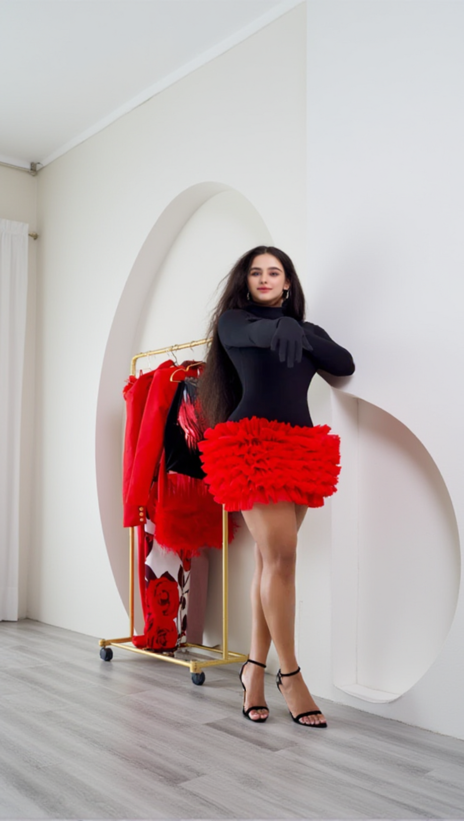 Langärmliges Minikleid aus Spitze in Colorblock-Optik