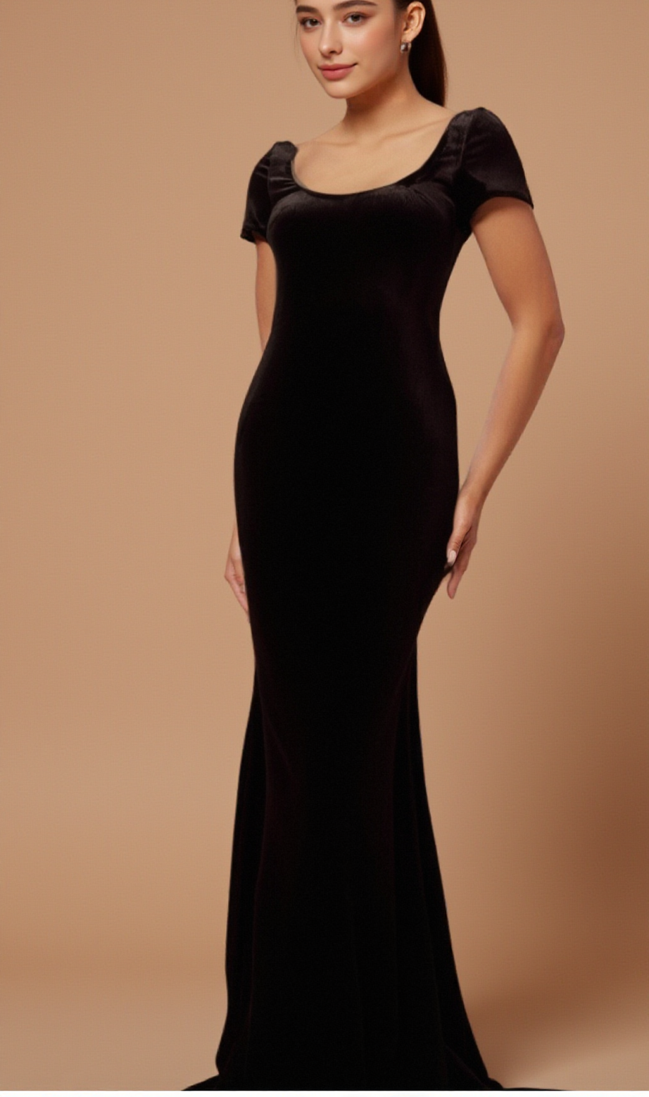 Kristin – Schwarzes Maxikleid aus Samt mit Kunstperlenverzierung 