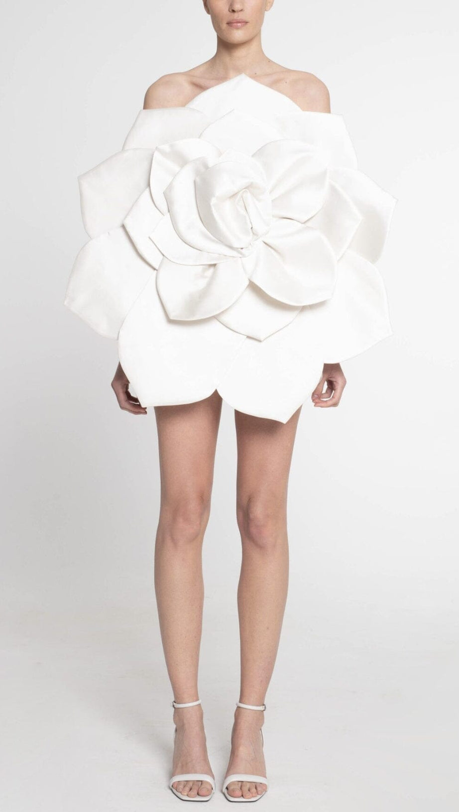 TRÄGERLOSES MINIKLEID MIT APRIKOSENBLÜTEN