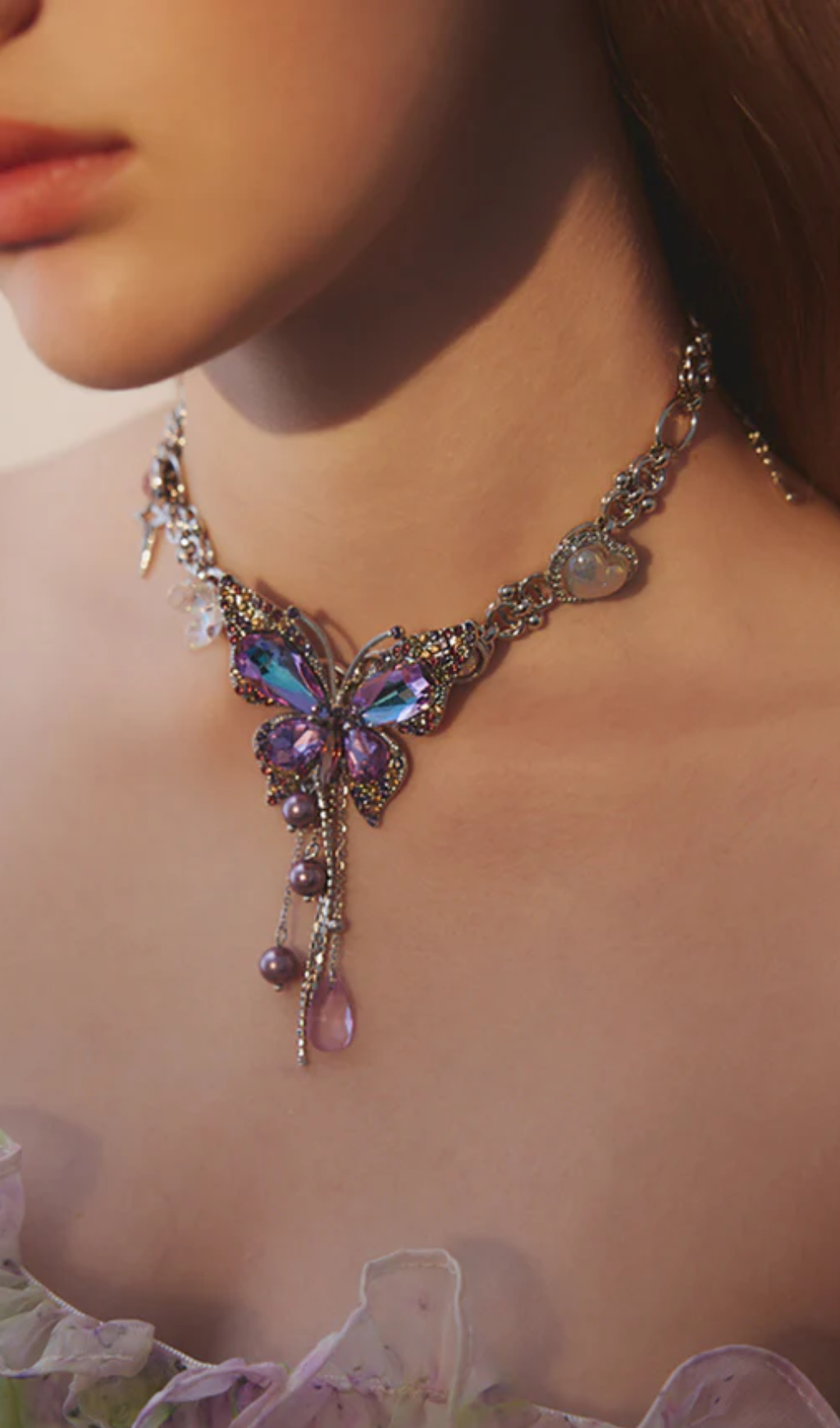 COLLANA CON FARFALLA E NAPPA A GOCCIA