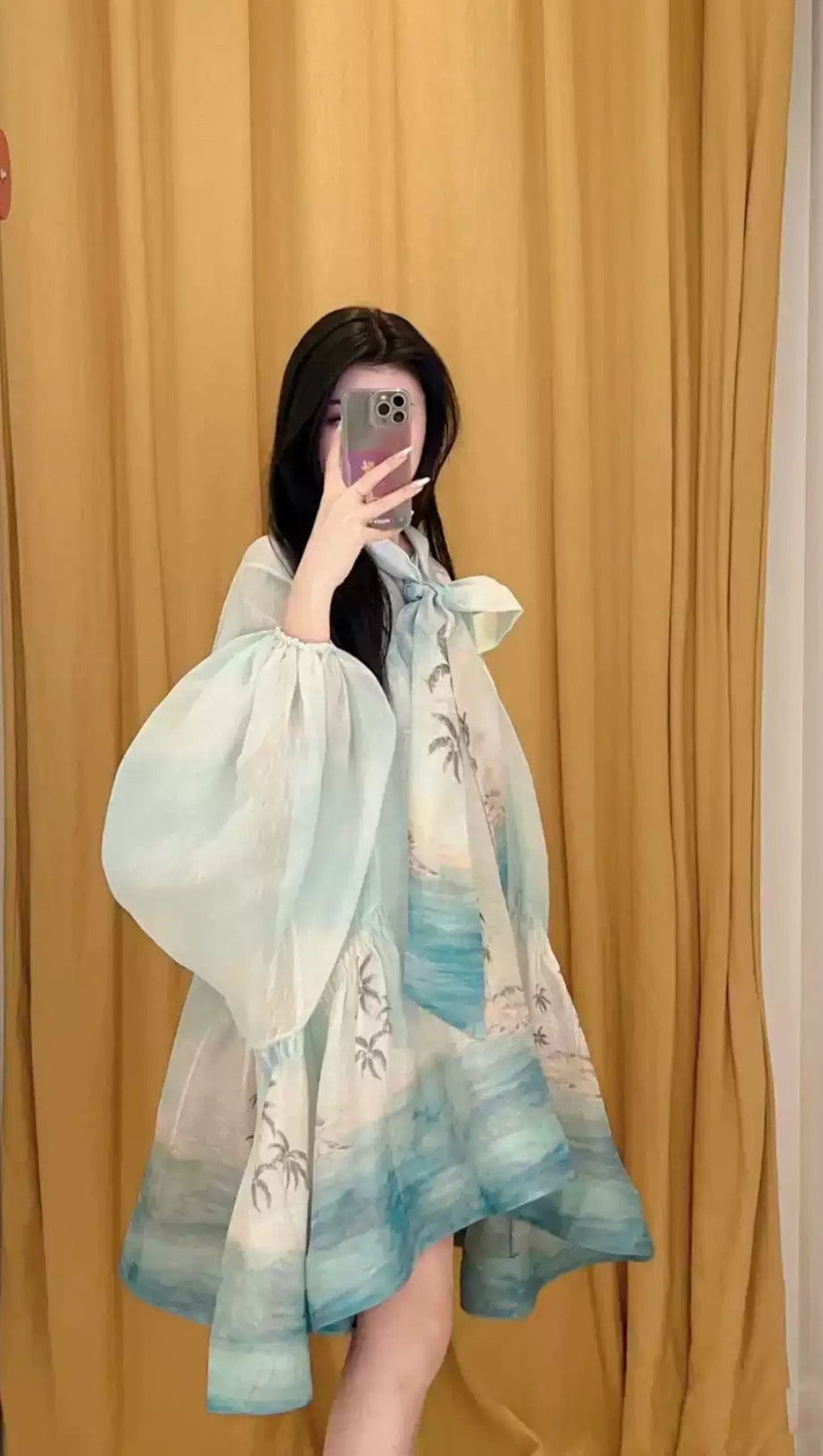 ABITO CON GONNA IRREGOLARE, MANICHE A LANTERNA, STAMPA ALBERO DI COCCO, COLLO A PAPILLON