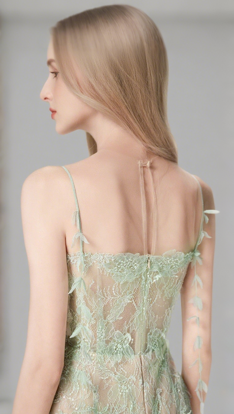 Mintgrünes Bleistiftkleid mit Perlenspitze