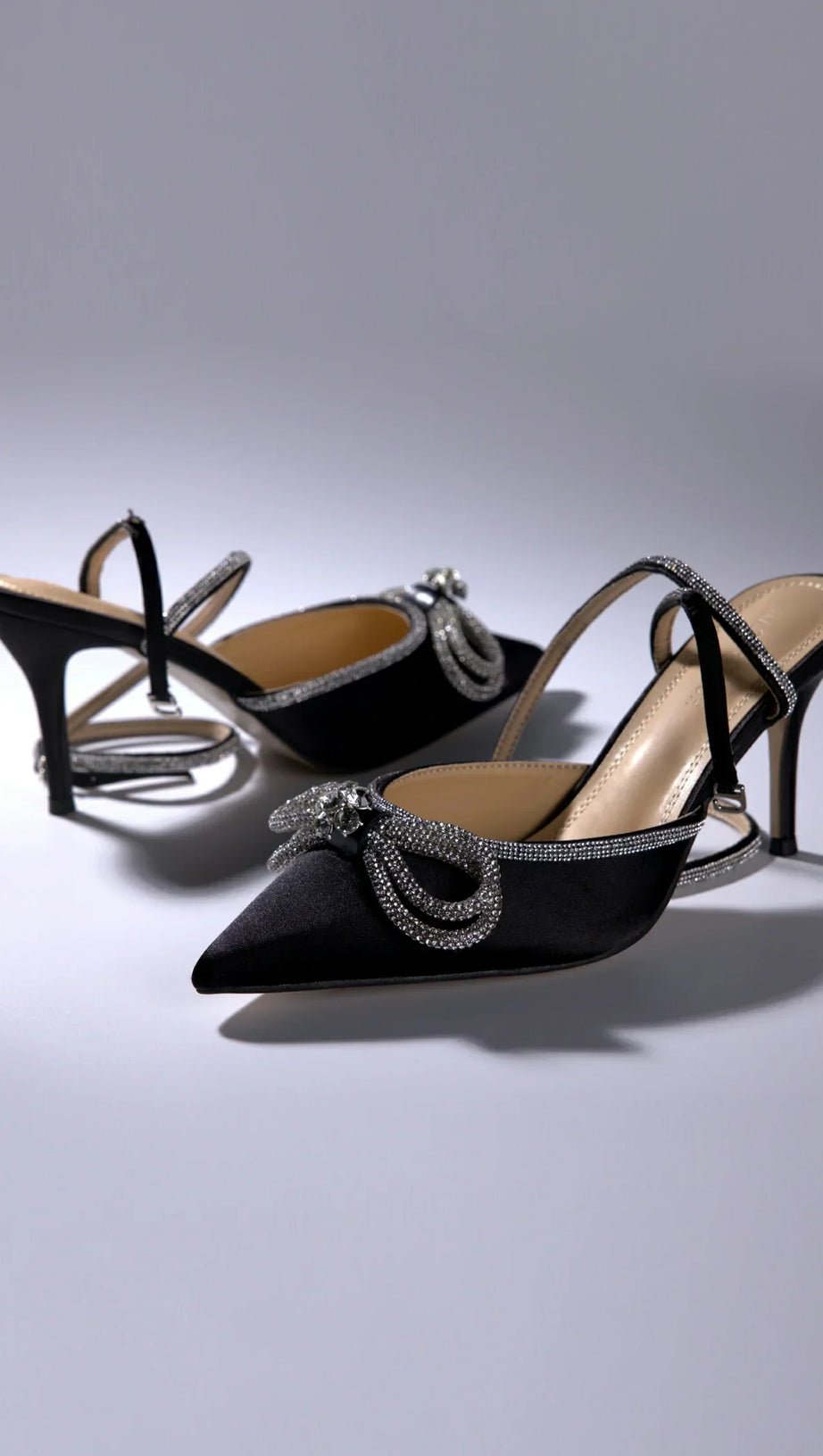 Cressida – Schuhe mit Strasssteinen und Schleife hinten