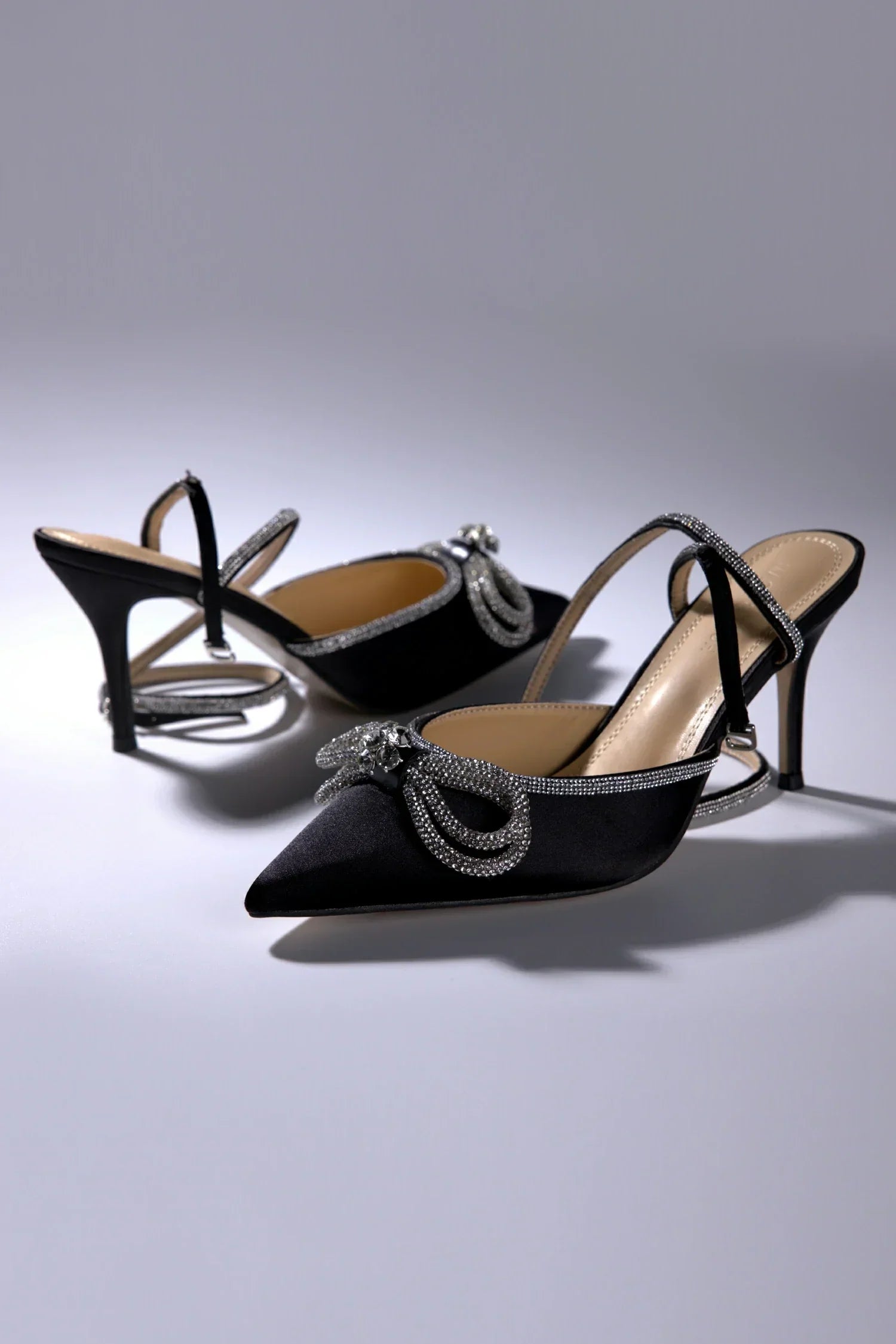 Cressida – Schuhe mit Strasssteinen und Schleife hinten