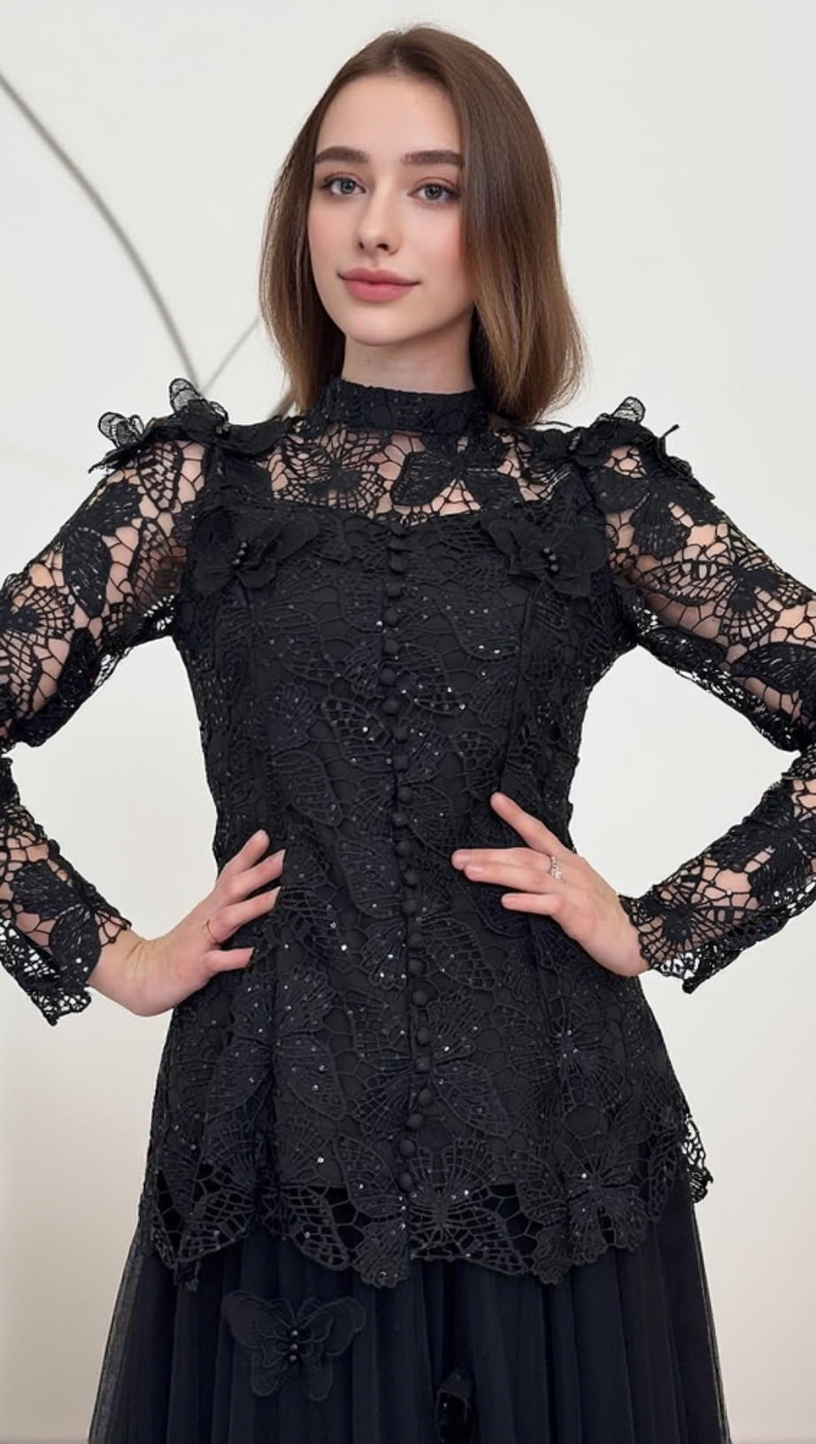 COMPLETO GONNA IN RETE CON RICAMI DI FIORI