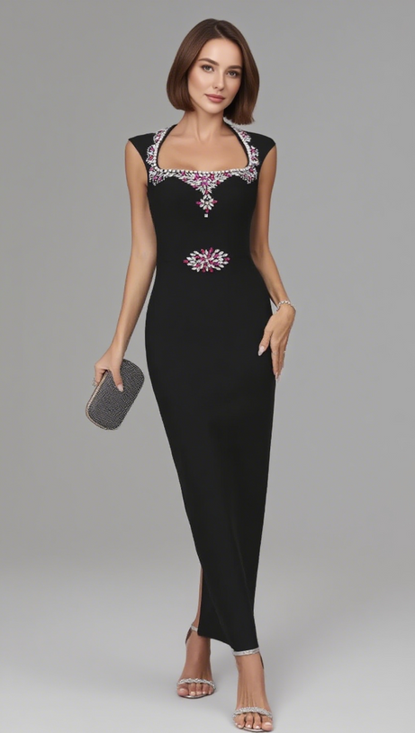 Schwarzes Midikleid mit quadratischem Ausschnitt und rosa Strassverzierung