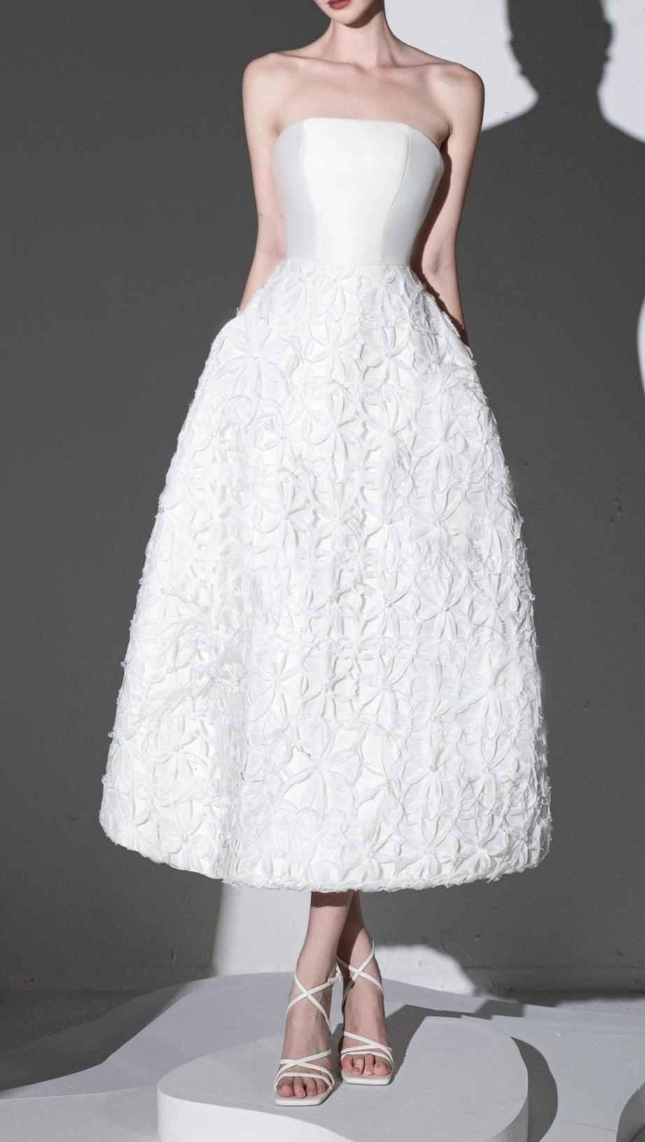 WHITE FLORAL EMBELLISHED STRAPLESS MIDI DRESS