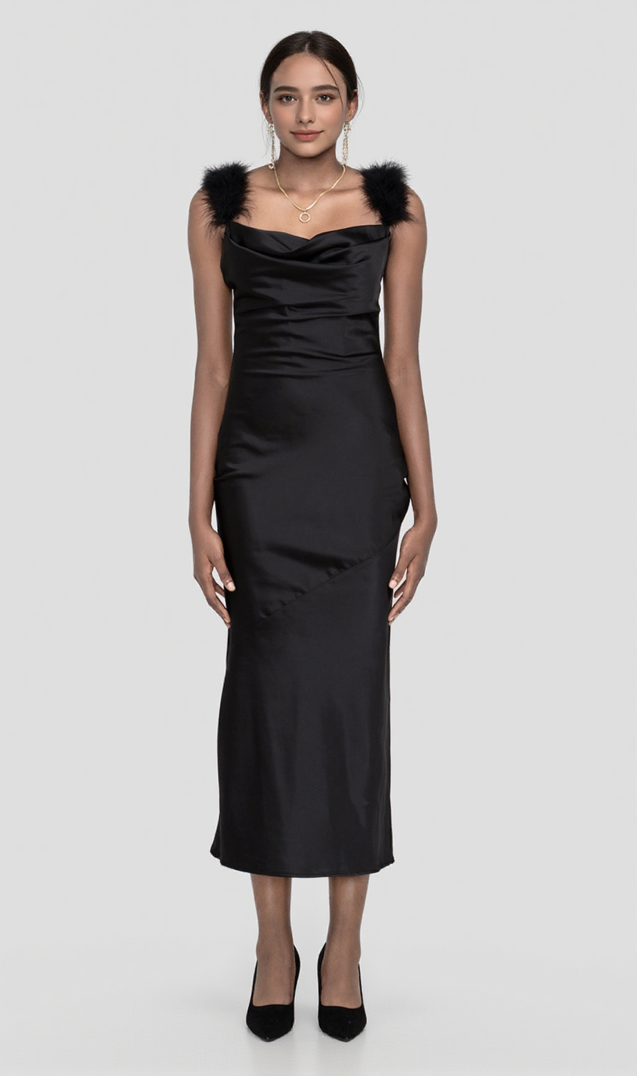 SATIN-MAXIKLEID IN SCHWARZ 