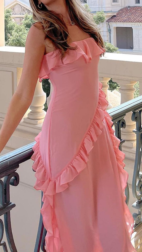 TRÄGERLOSES MAXIKLEID MIT RÜSCHEN IN ROSA