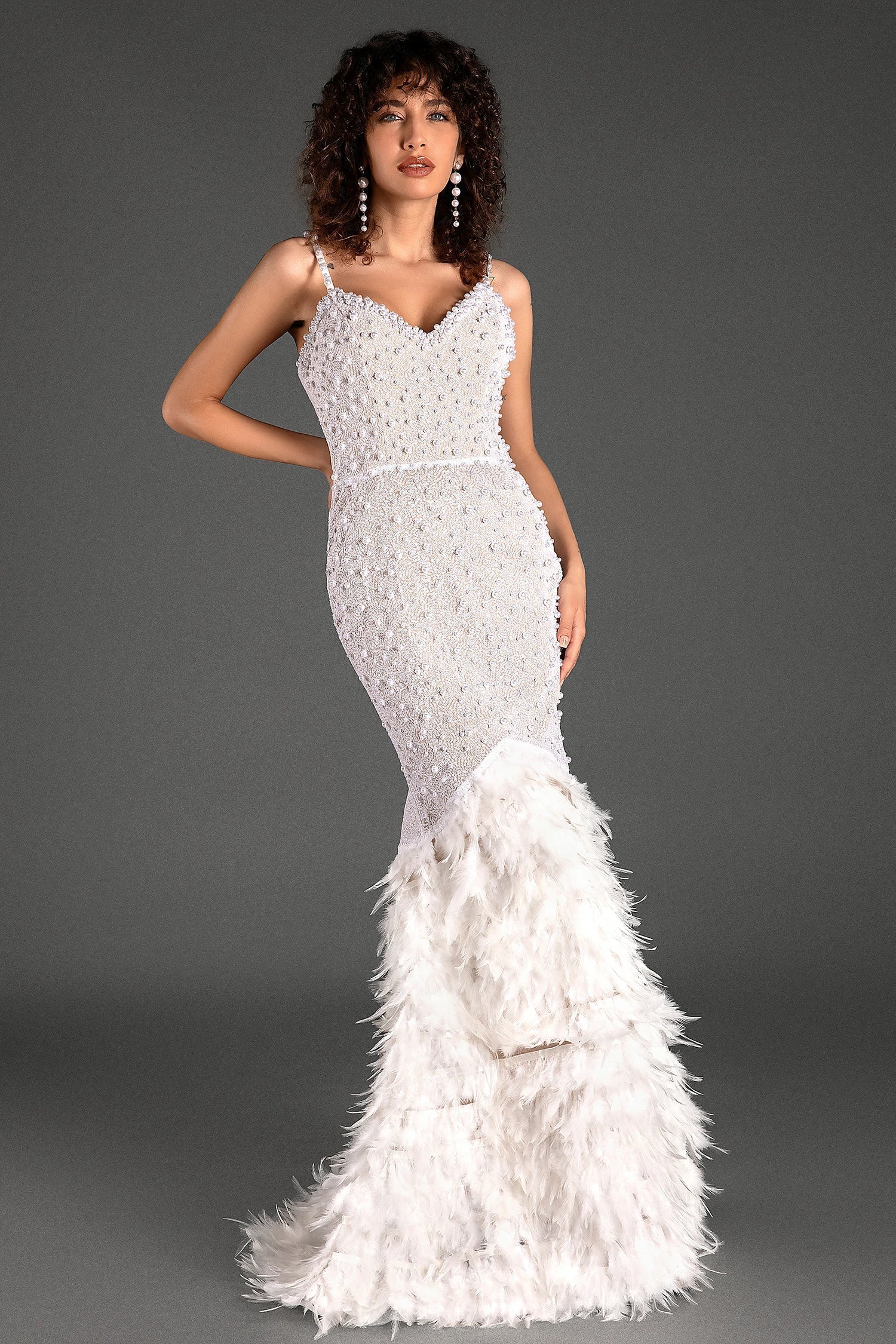 Totaki Trägerkleid mit Perlen und Federn