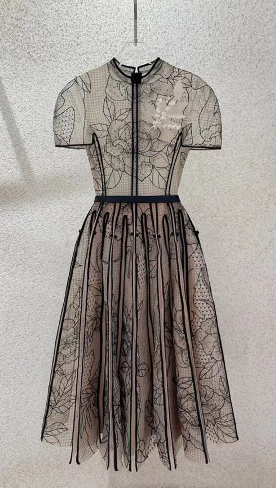 ARIYA EMBROIDERY LACE MIDI DRESS