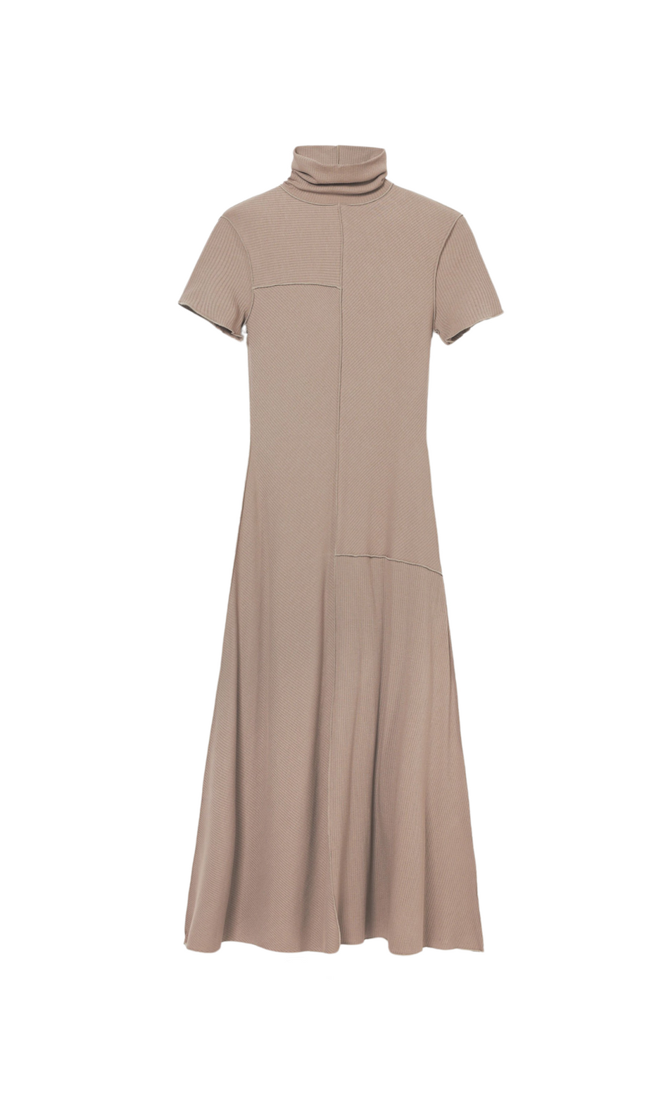 Kamelfarbenes, figurbetontes Midikleid mit hohem Halsausschnitt
