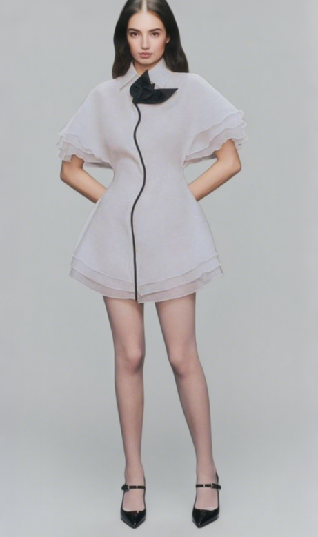 miniabito bianco con camicia in chiffon e finiture a strati