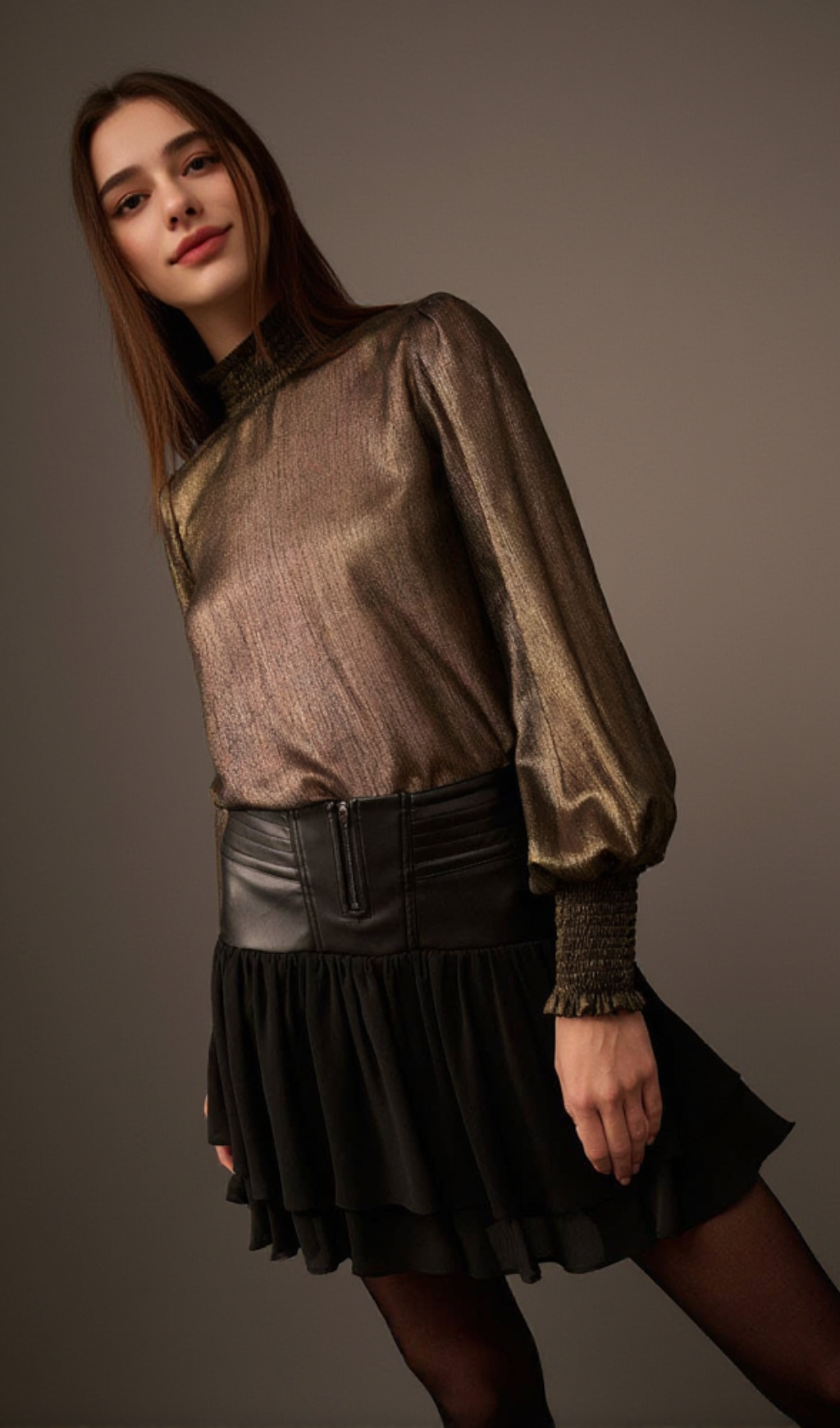 GOLDEN AGE METALLIC-TOP MIT BISCHOFÄRMELN UND STEHKRAGEN