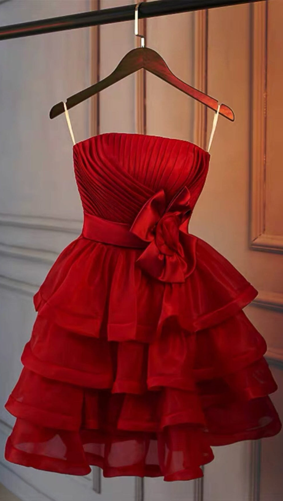 Rotes Minikleid mit Volant 
