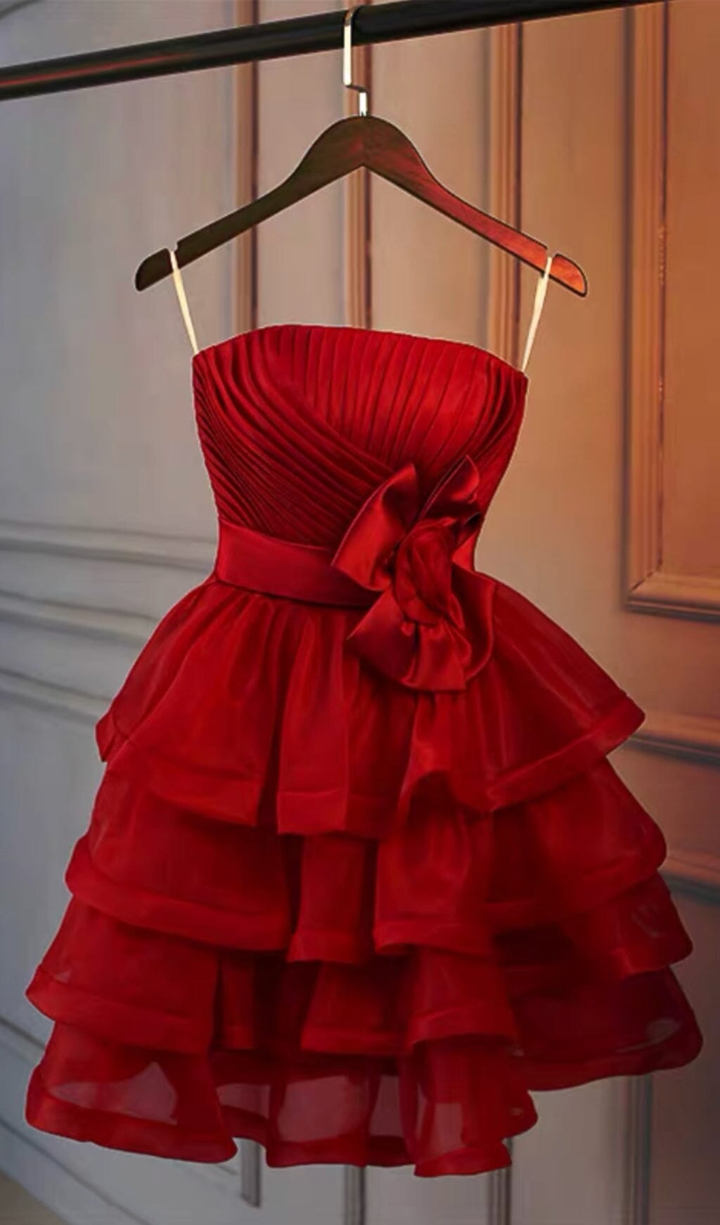 Rotes Minikleid mit Volant 