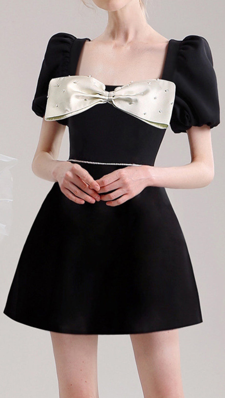 MINI ABITO CON FIOCCO NERO A QUADRI