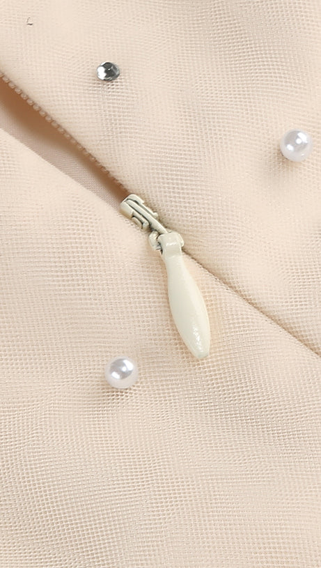 Schulterfreies, tailliertes, perlenverziertes Fischschwanzkleid 