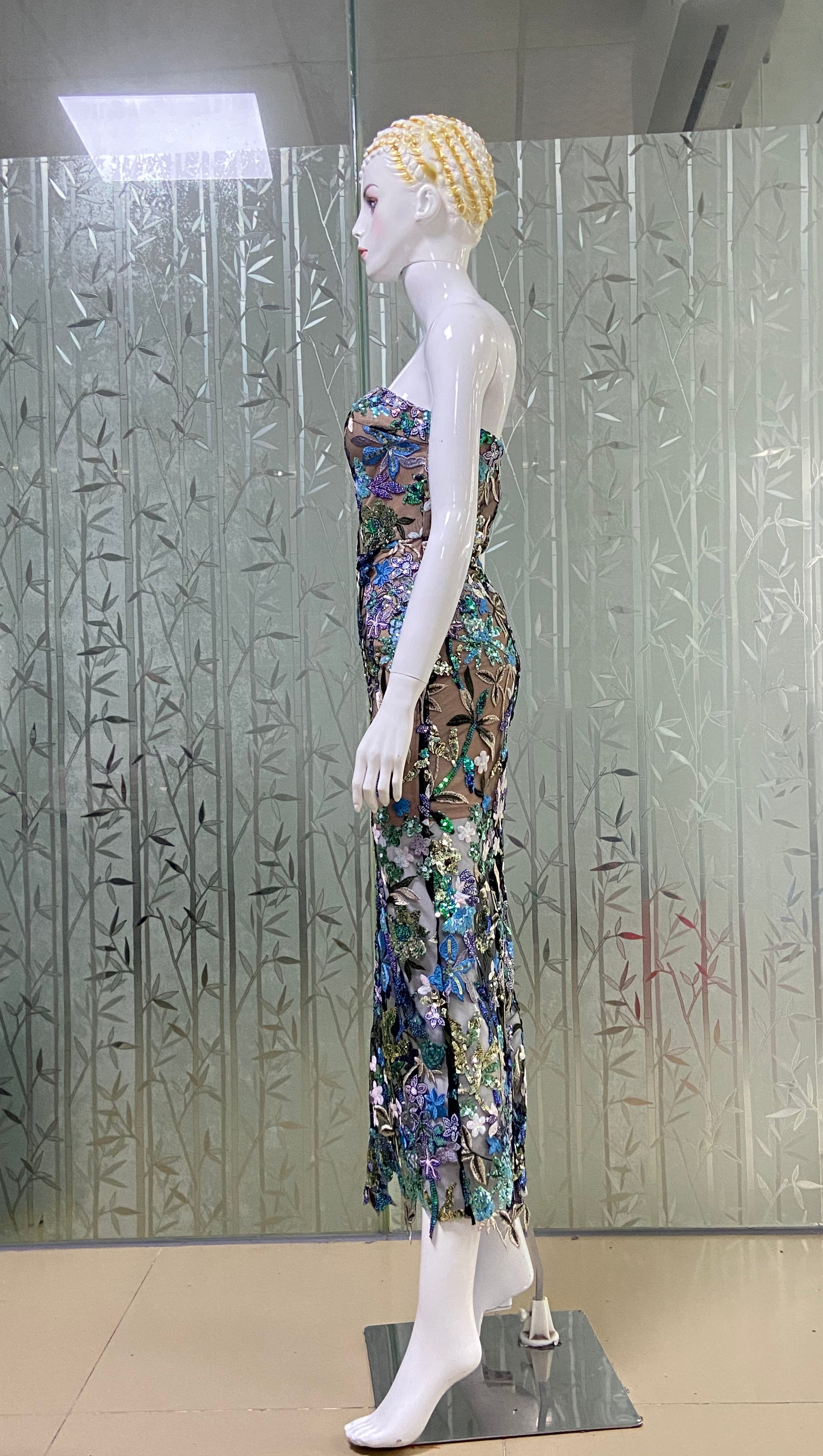 Trägerloses Maxikleid mit Paillettenstickerei Dahlia grün