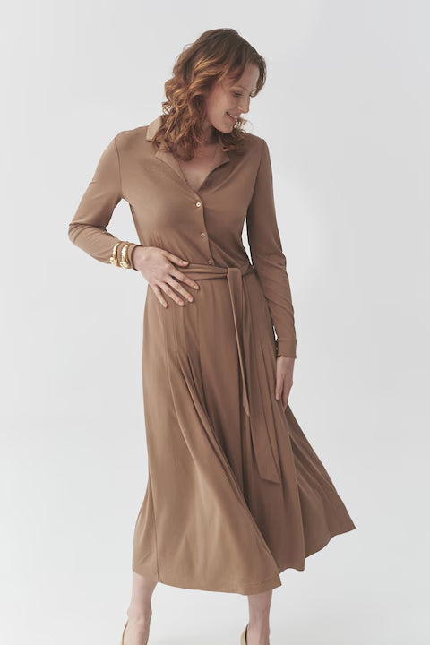 Braunes Midikleid mit Kordelzug in der Taille