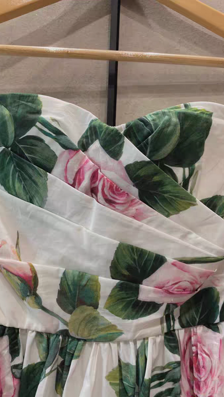 ROSE PRINT BANDEAU MINI DRESS IN WHITE