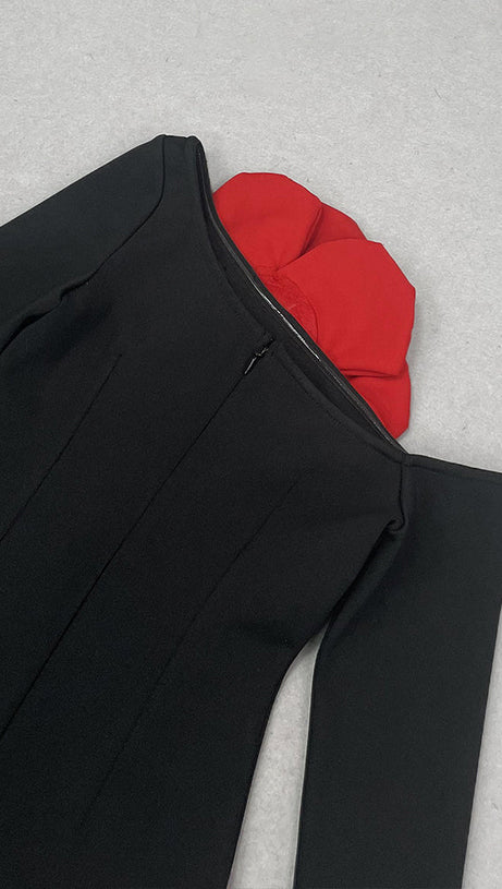 ABITO LUNGO CON SPALLE SCOPERTE E ROSA