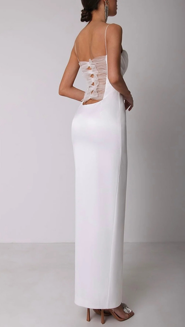 Weißes Bandage-Maxikleid mit Handschuhen 
