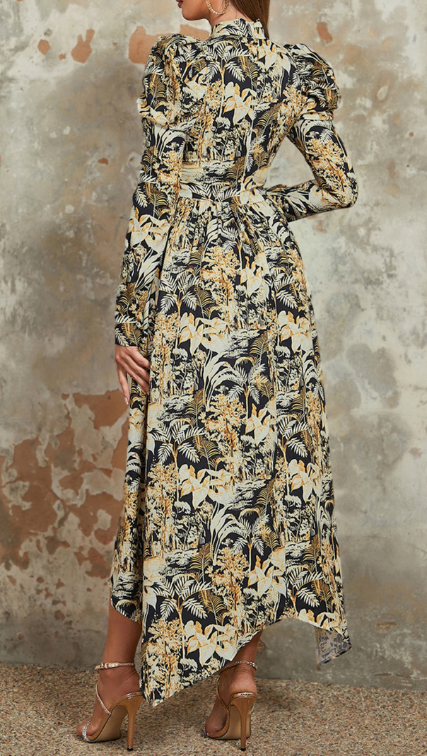 Kleid mit tropischem Print und asymmetrischem Saum 