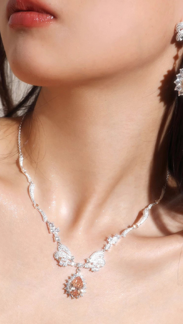 AIIZIE SILVER BOW NECKLACE - product image