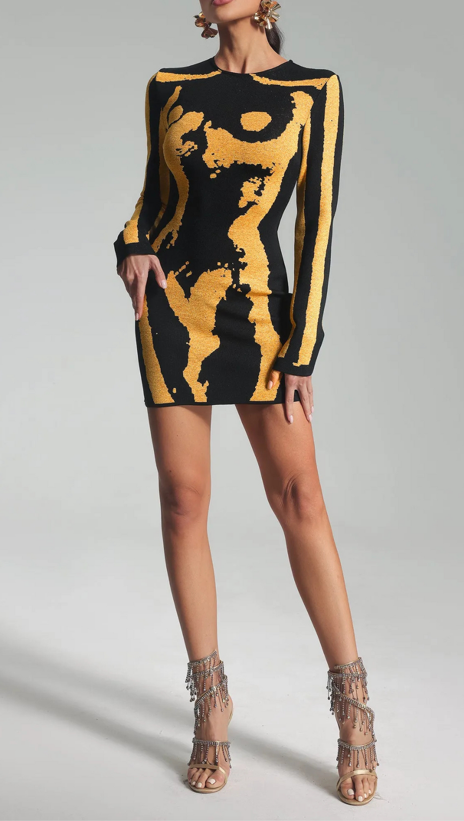 ABITO LUCENTE A MANICHE LUNGHE NERO ORO