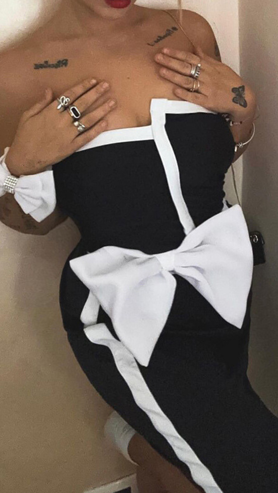 Schulterfreies Badeanzug-Set mit Fliege 