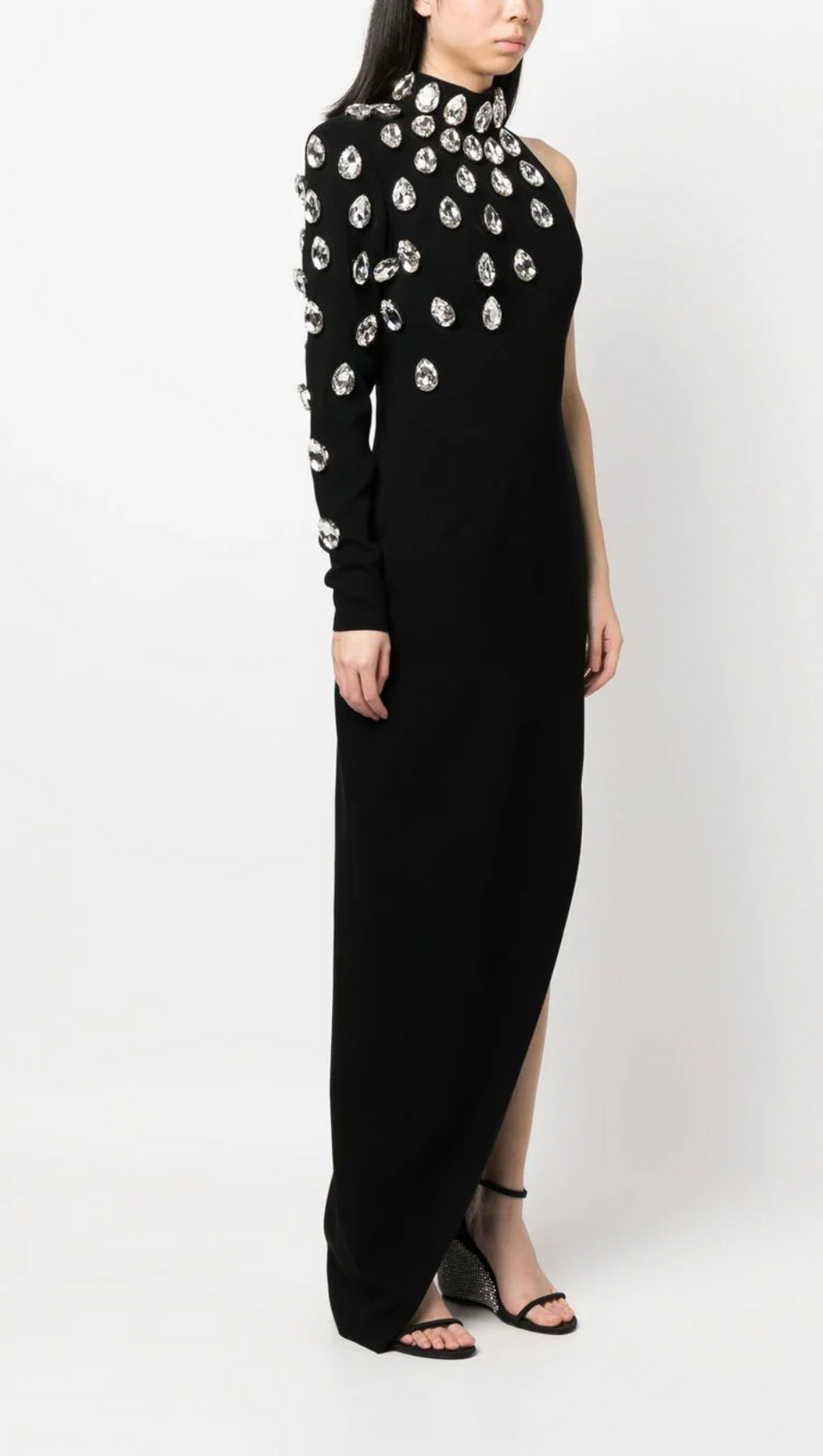 Schwarzes Kleid mit Kristallen und einer Schulter, langen Ärmeln und freiliegenden Beinen