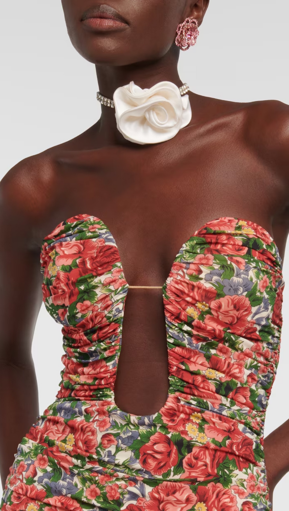 ABITO FLOREALE DRAPPEGGIATO CON TAGLIO SENZA SPALLINE 