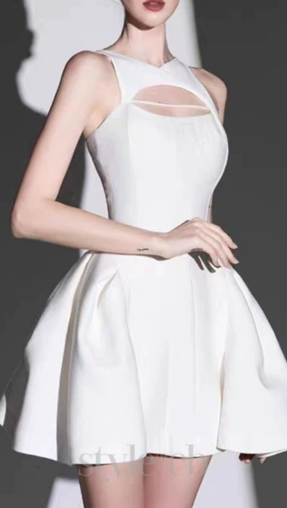 CUT-OUT SLEEVELESS CORSET MINI DRESS IN WHITE
