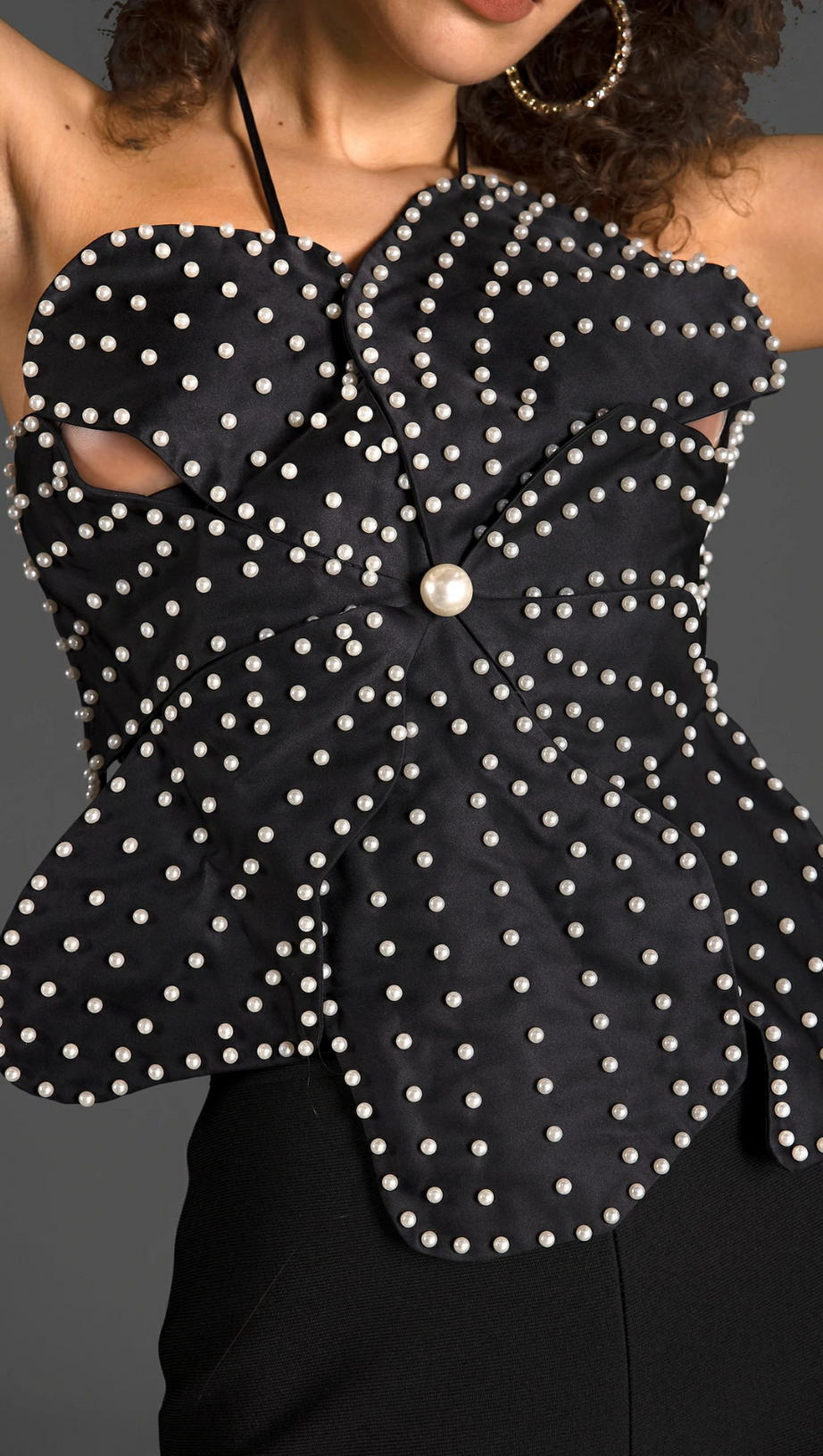 3D FLOWER PEARL EMBELLISHED TOP IN BLACK